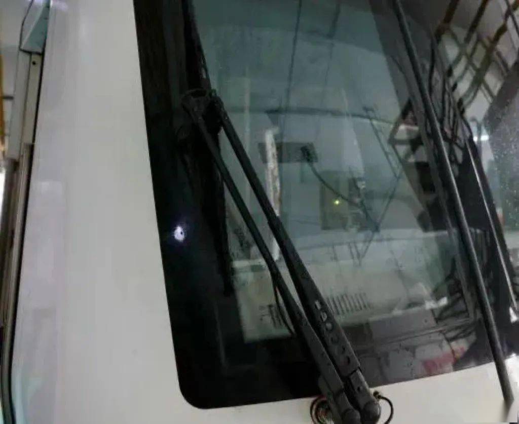 可以说地铁列车的刮雨器相当重要所以平时的维护保养必不可少~检修