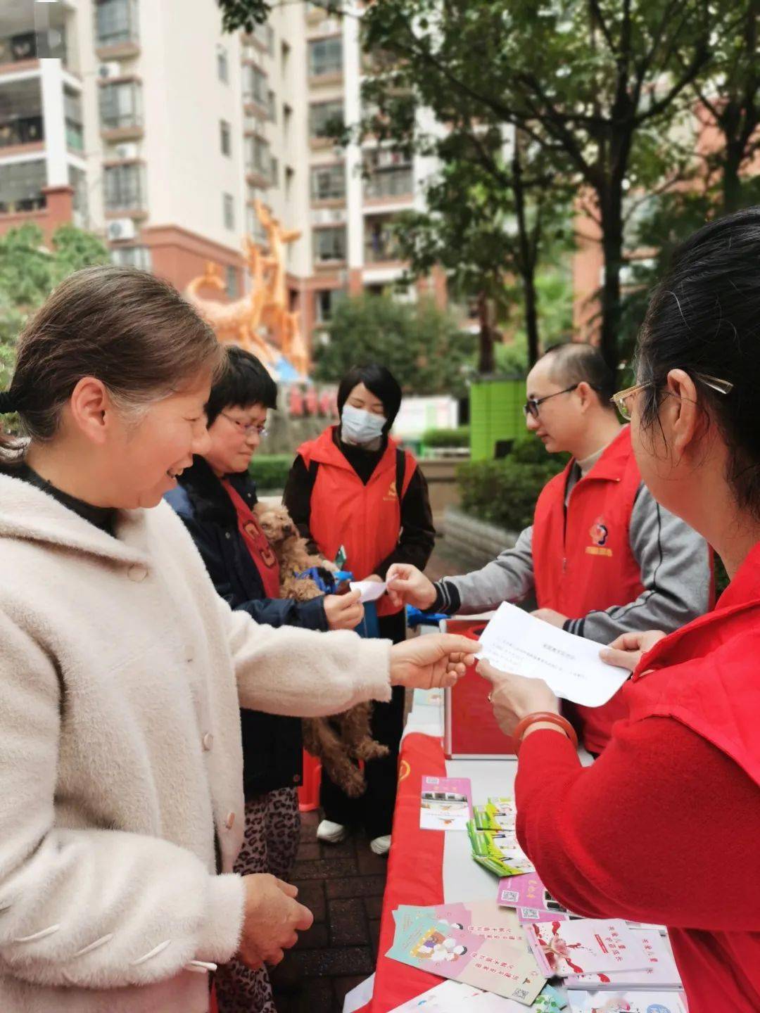 护苗行动走进依法带娃新时代韶关市妇联进社区开展未成年人普法宣传