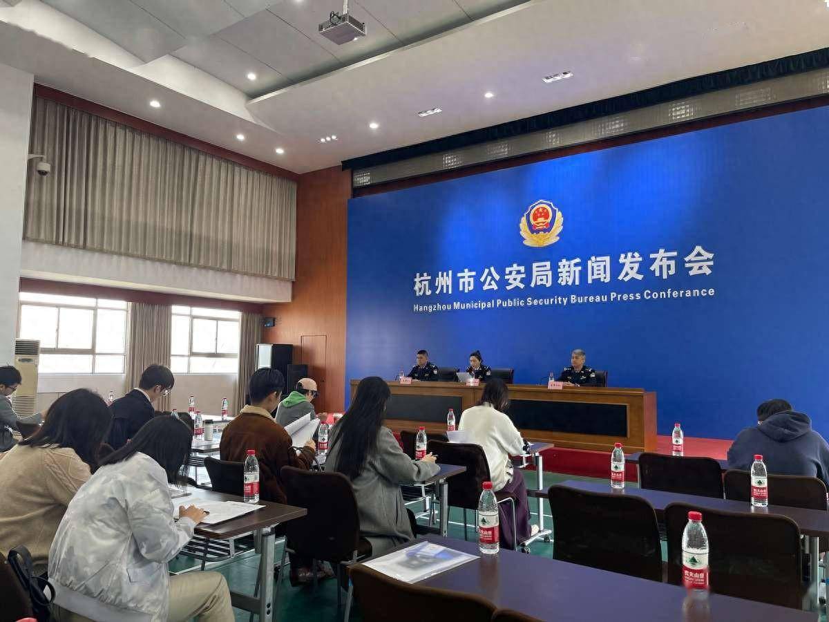 浙江杭州警察叔叔app注册用户破千万再添线上车管云窗口业务