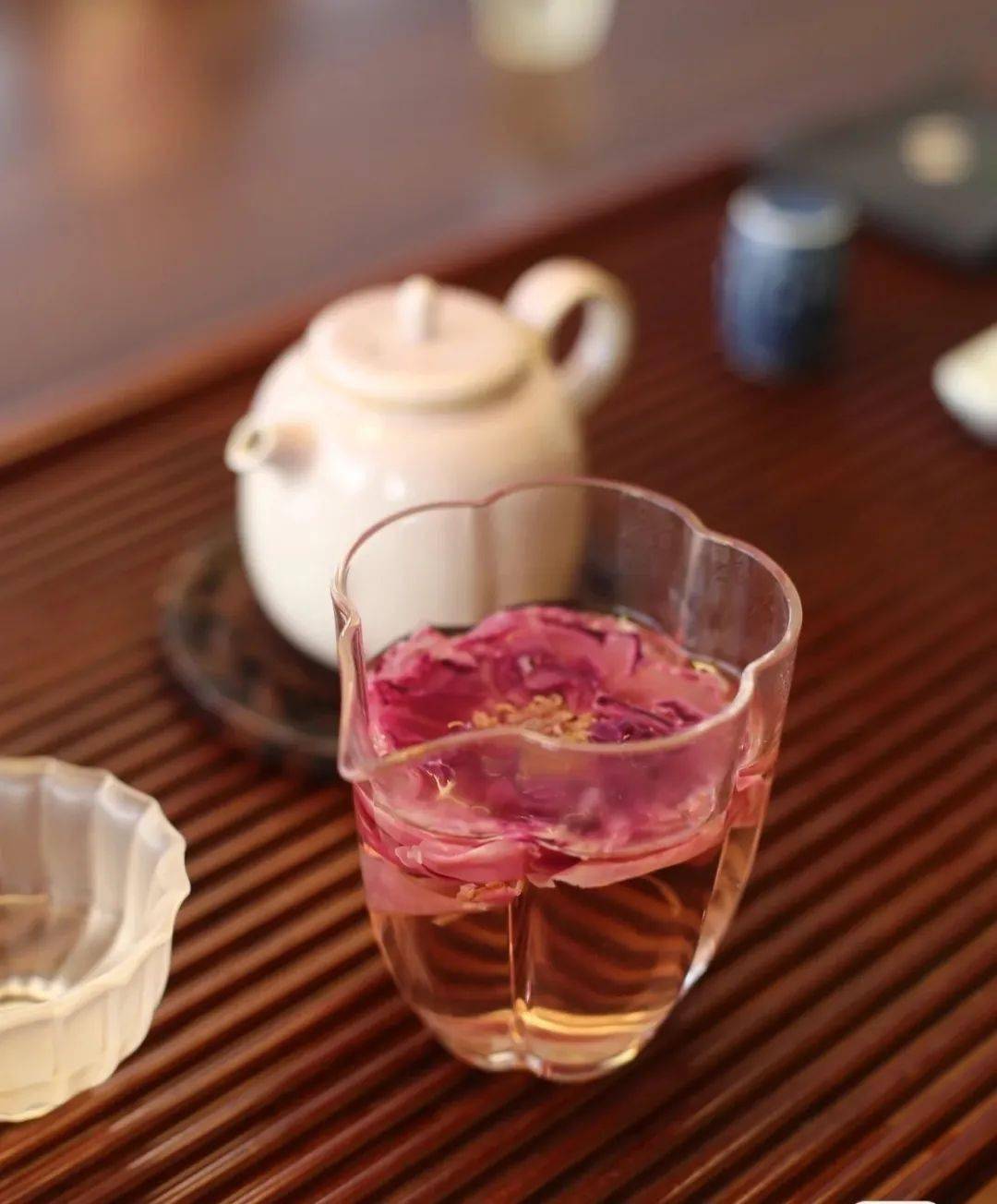 74一整颗花中皇后泡出的玫瑰花茶不愧是神仙姐姐也爱喝的养颜水