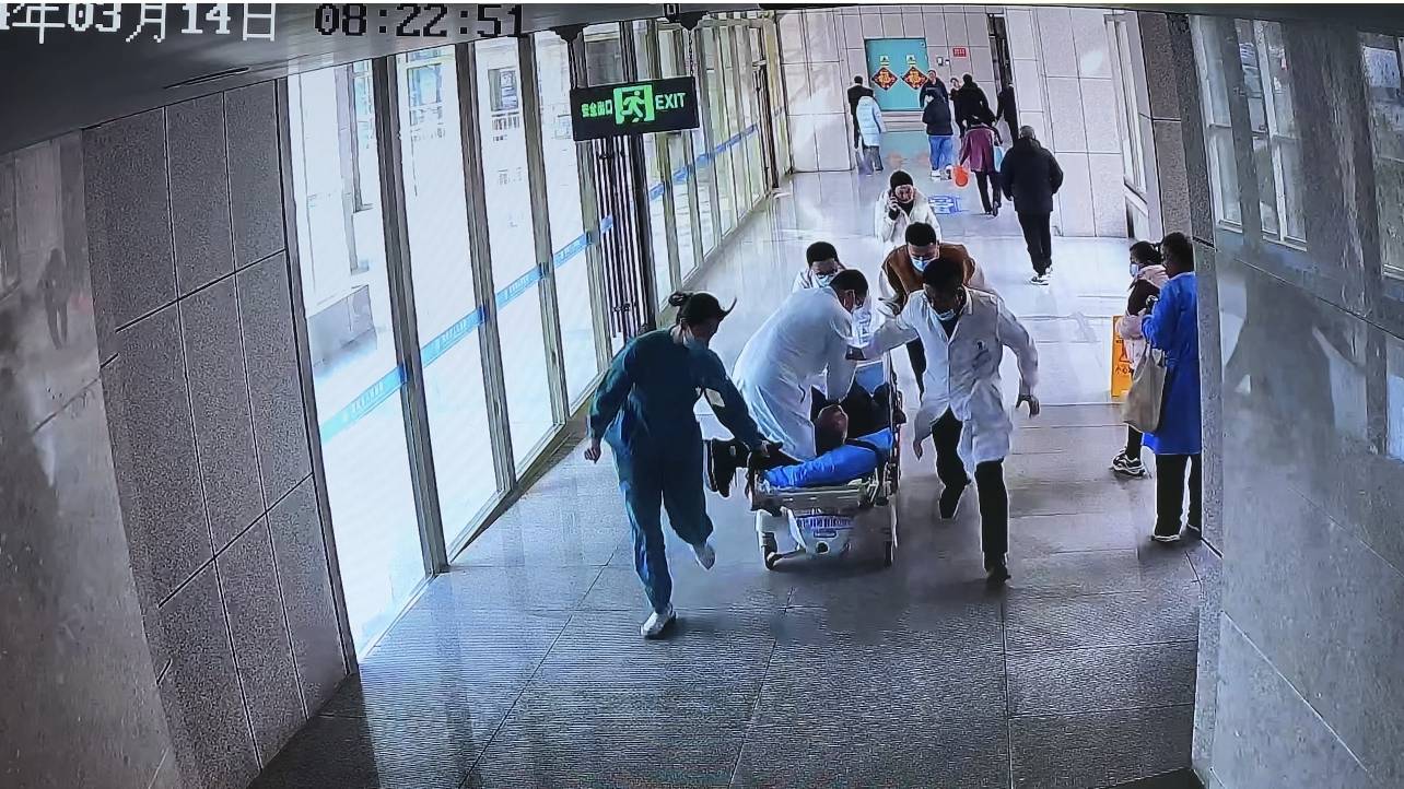 只因多看了一眼山东潍坊一急诊医生下夜班后救下心梗老人