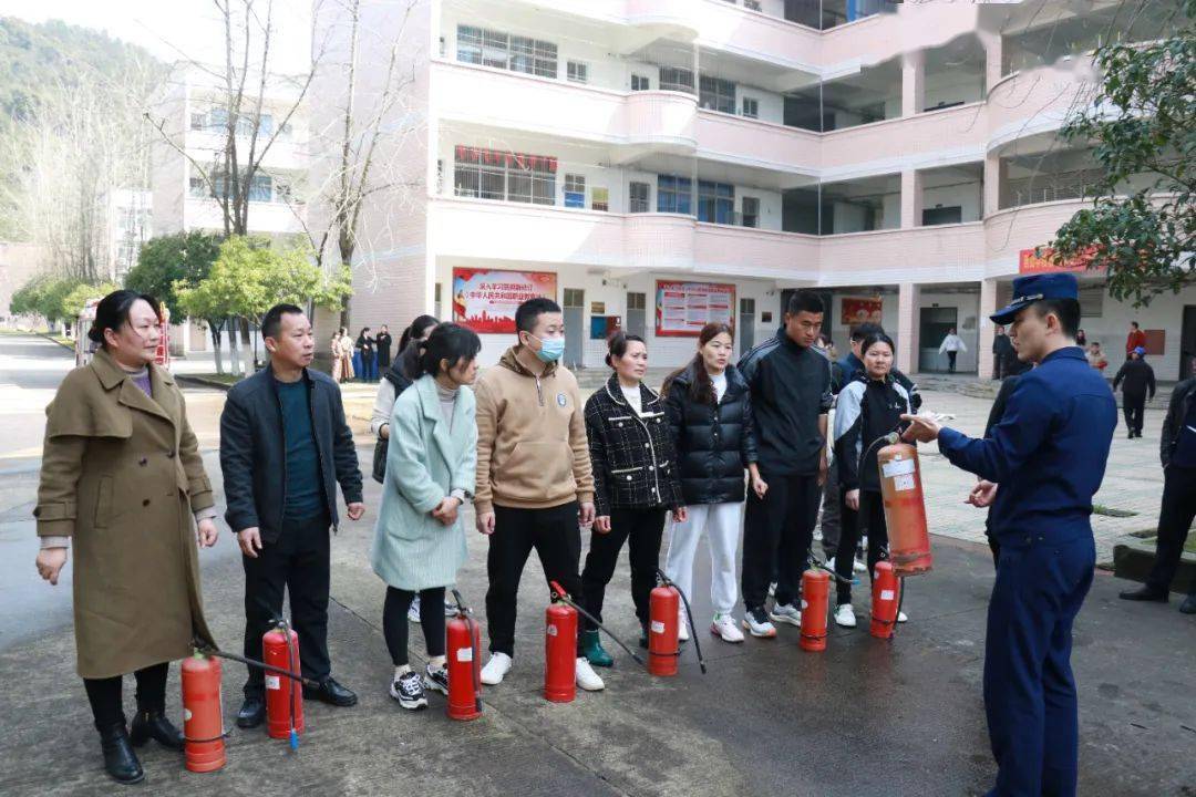 江西省西山学校成功举行教职工消防一警六员培训活动