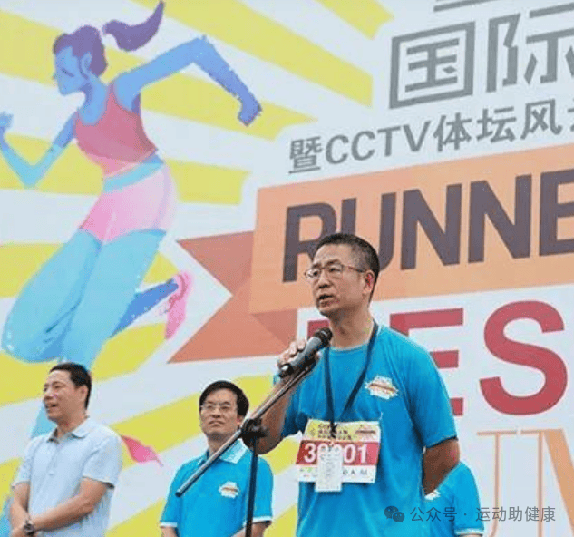 央视白岩松跑步十年每周五天信奉越自律越自由