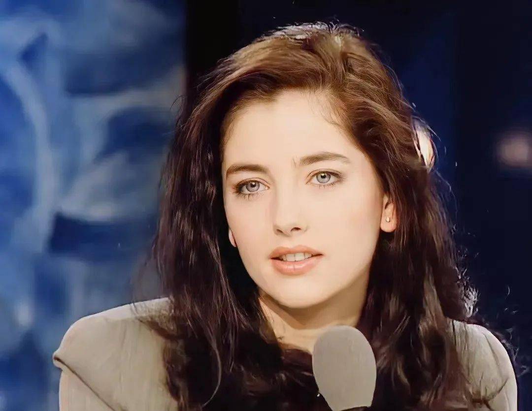 法国最被低估的女神明明拥有神仙美貌却无人知晓