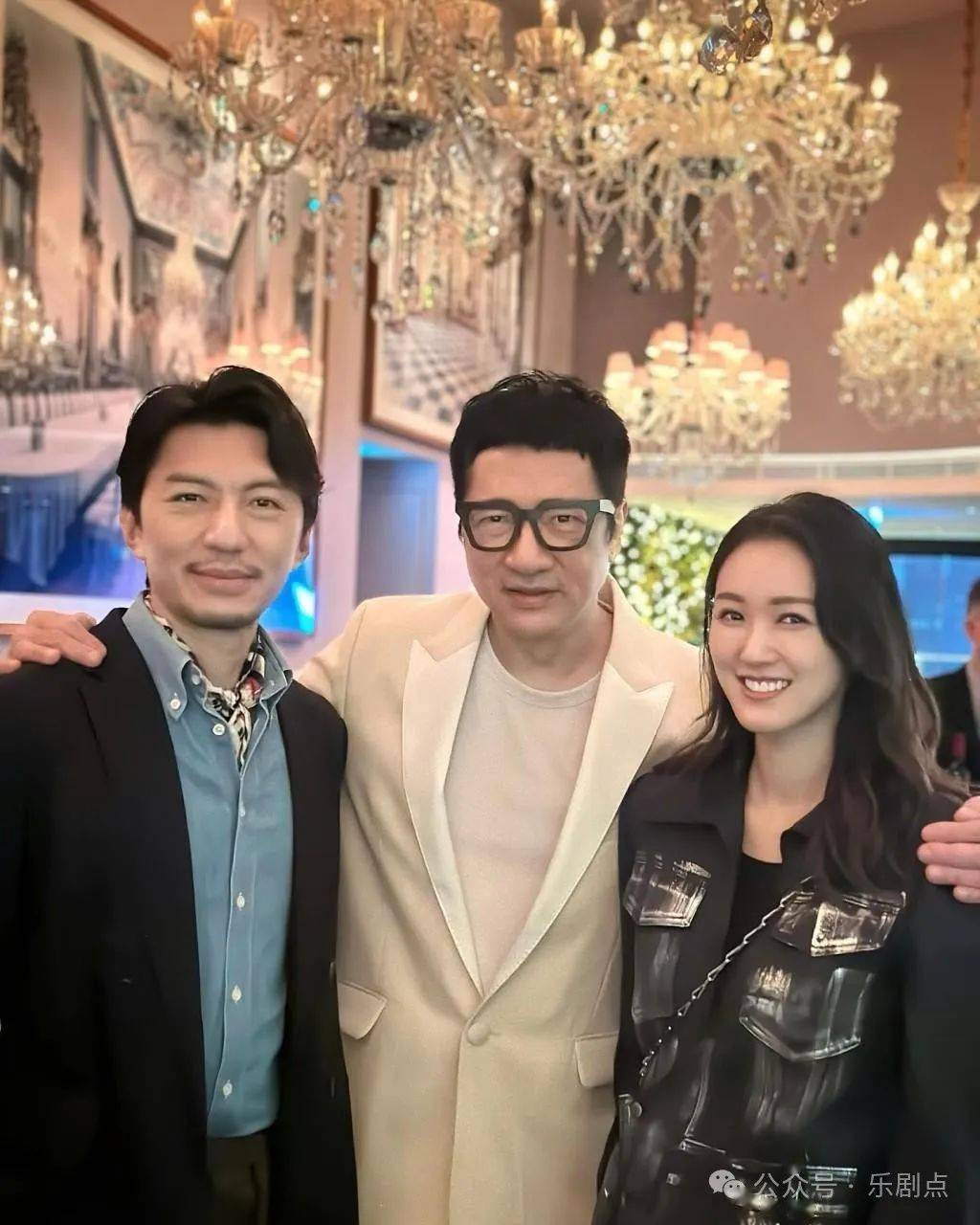 单立文65岁生日群星贺寿,胡蓓蔚隆重做头发又娇嗲索吻_老公_老婆_开心