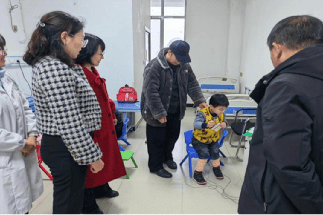 残联副理事长邹小玲带领康复工作人员对东乡银河医院,东乡区特教学校