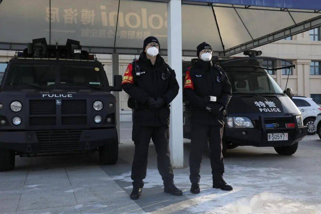 警用装甲车从简单的小皮带到装备齐全的八大件从复杂繁琐的小相机到