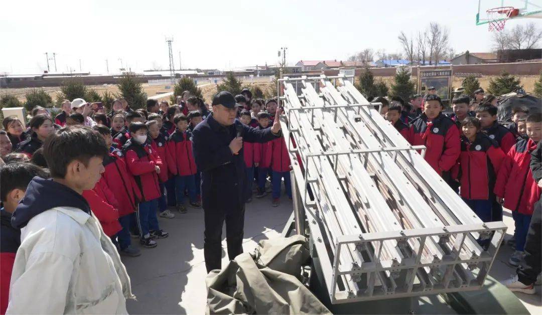 少先队校外实践舍伯吐中心校开展童心探气象科学伴成长主题教育实践