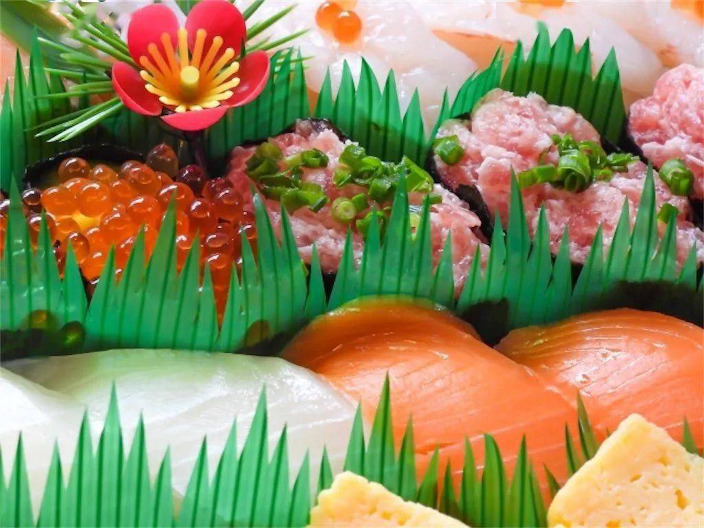 日本寿司便当中经常看到的绿色塑料叶片原来是这个东西