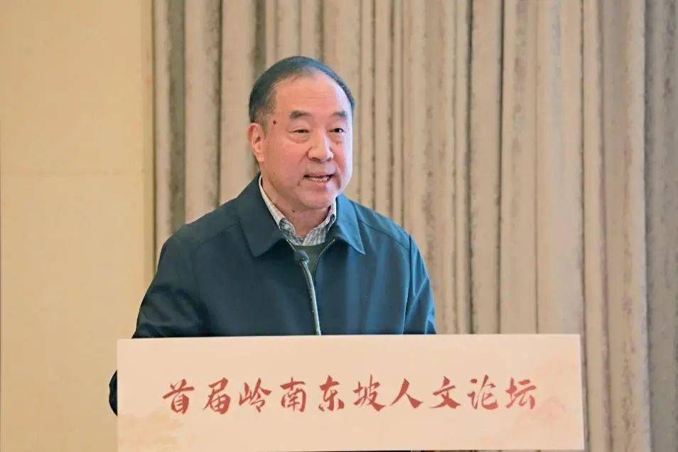 上午第一场报告会由中山大学禅宗与中国文化研究院院长,中山大学哲学