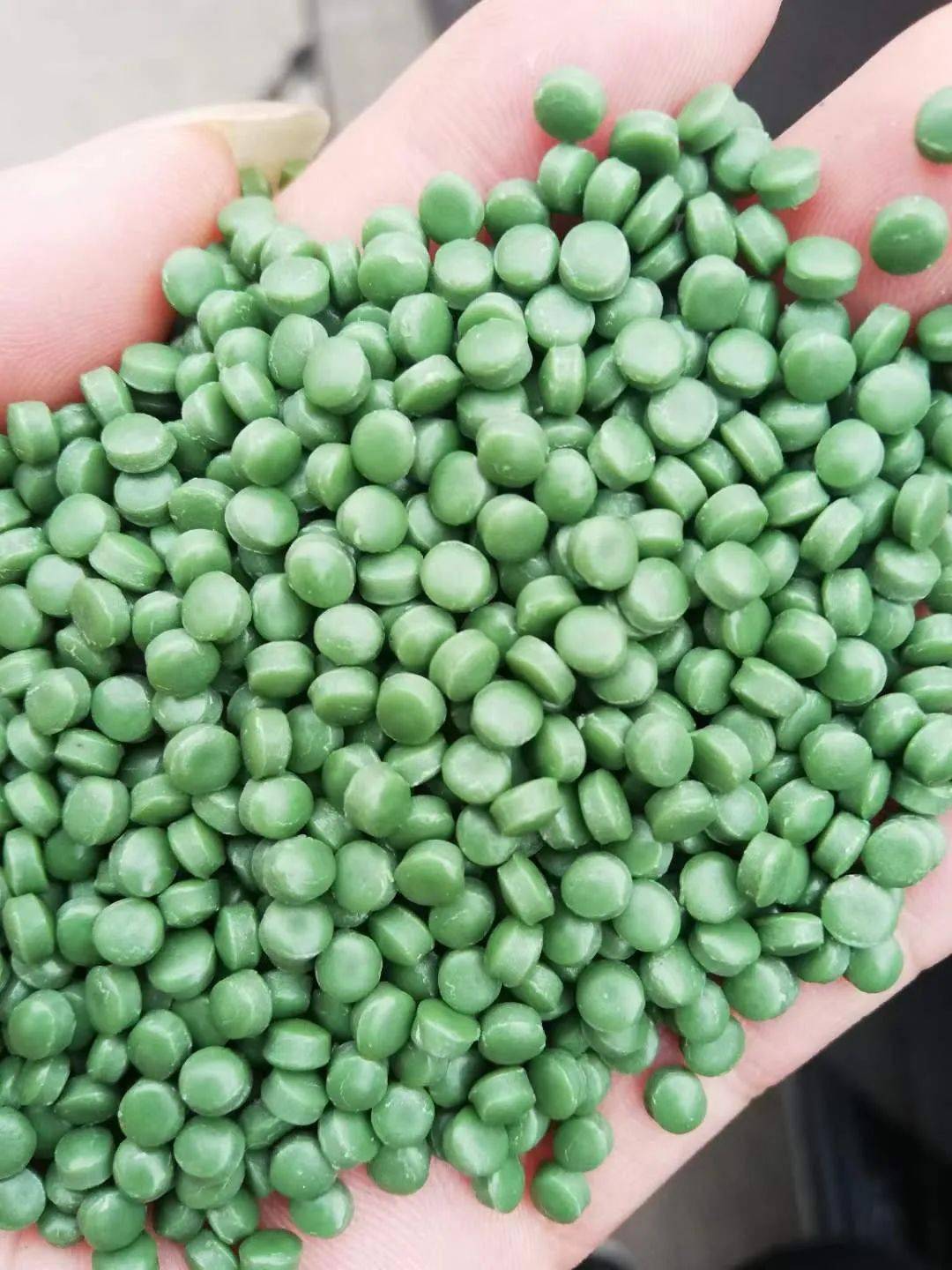 地址:浙江台州●联系人:王先生●要求:一级颗粒,溶脂8以上,灰分低