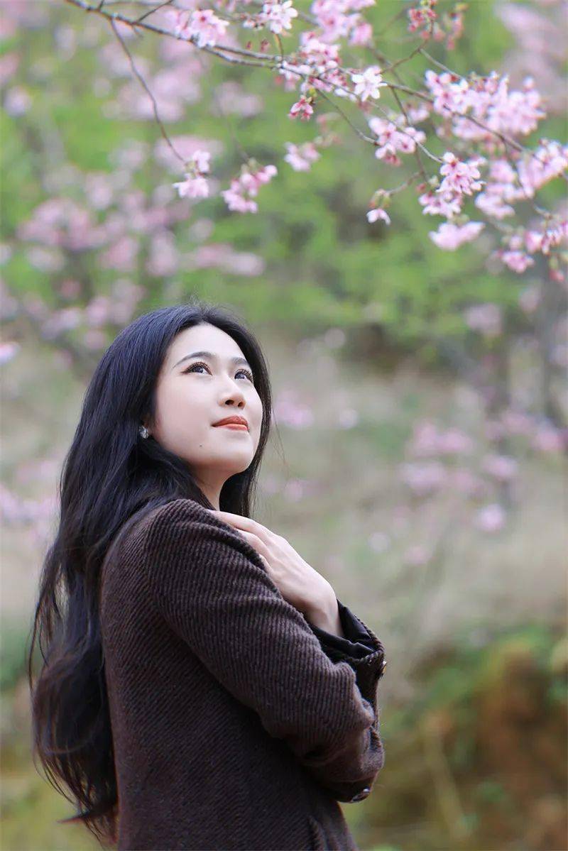 散射光下拍樱花人像_人物_画面_效果