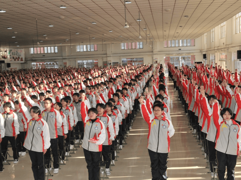 十八有志逐梦行青春决胜万亿城河北栾城中学举行十八岁成人仪式