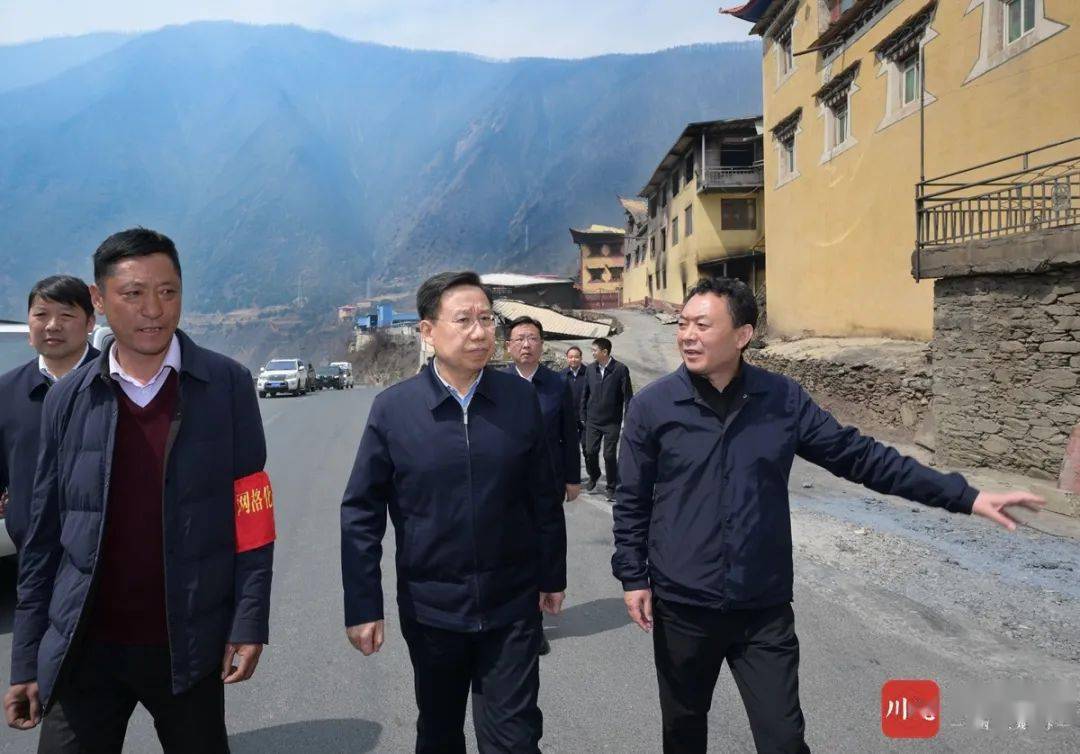 王晓晖在甘孜州雅江县森林火灾一线指导扑火救援工作时强调发扬连续