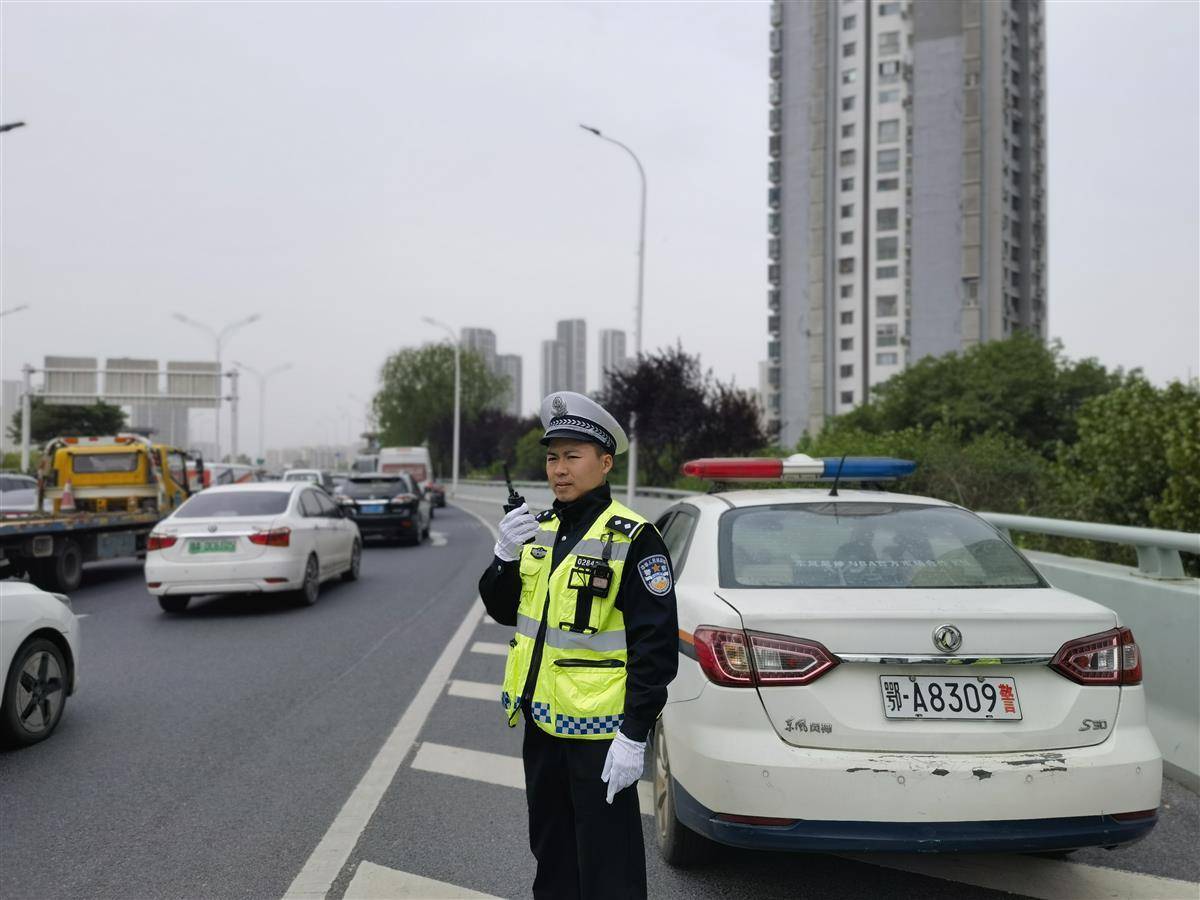 汉马即将到来,硚口交警投入200名警力全力护航