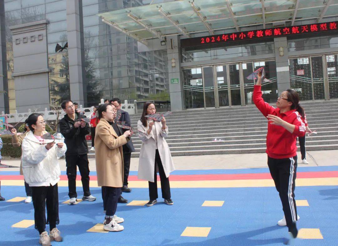万荣县教育局举办2024年中小学教师航空航天模型教育培训