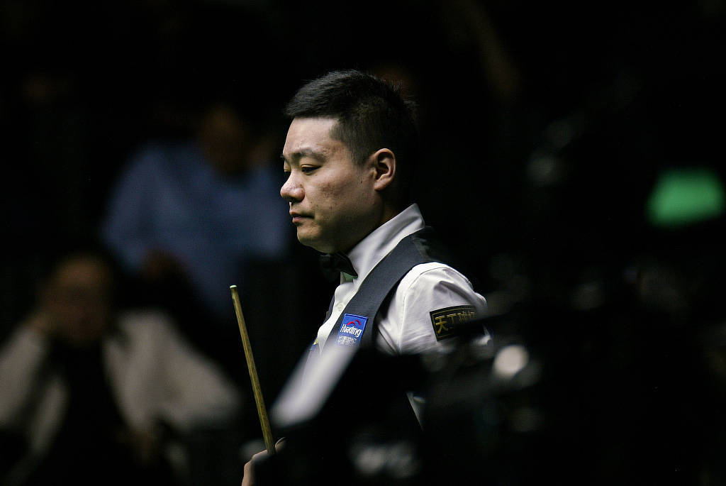 体坛联播队长张琳芃将退出国足辽宁男篮大胜四川47分