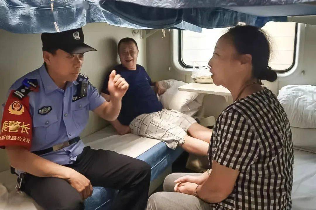 2023年8月徐锞在师傅刘之清的带领下第一次值乘佳木斯开往温州的k554