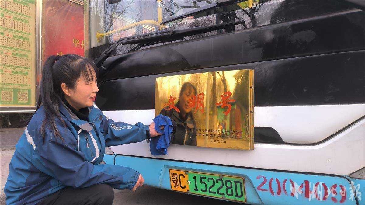 湖北4名公交司机上榜,分别是恩施市公共汽车有限责任公司王文洪,襄阳