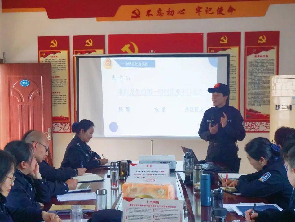 除了集中训练之外,在省女子监狱,本季警务技能训练还组织警务实战教官