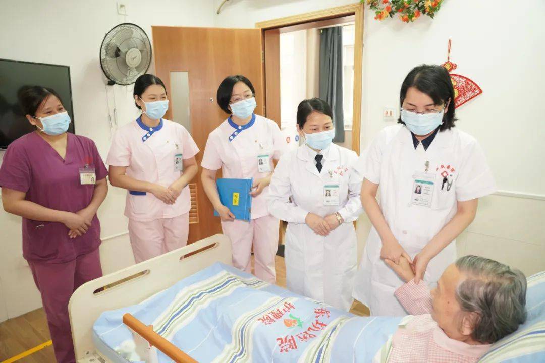 招聘丨东坑医院护理院诚聘"养老护理员"!_服务_东莞市_老年