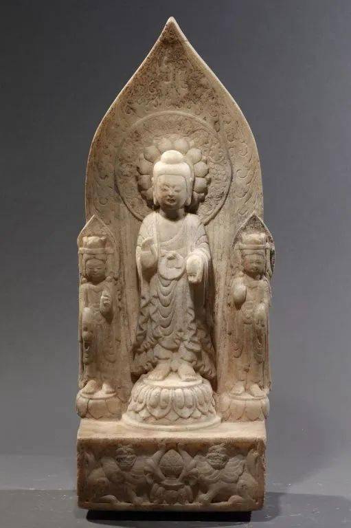 在石窟刻经与佛龛造像艺术考察之外,结合石窟石刻艺术特色,佛造像博物