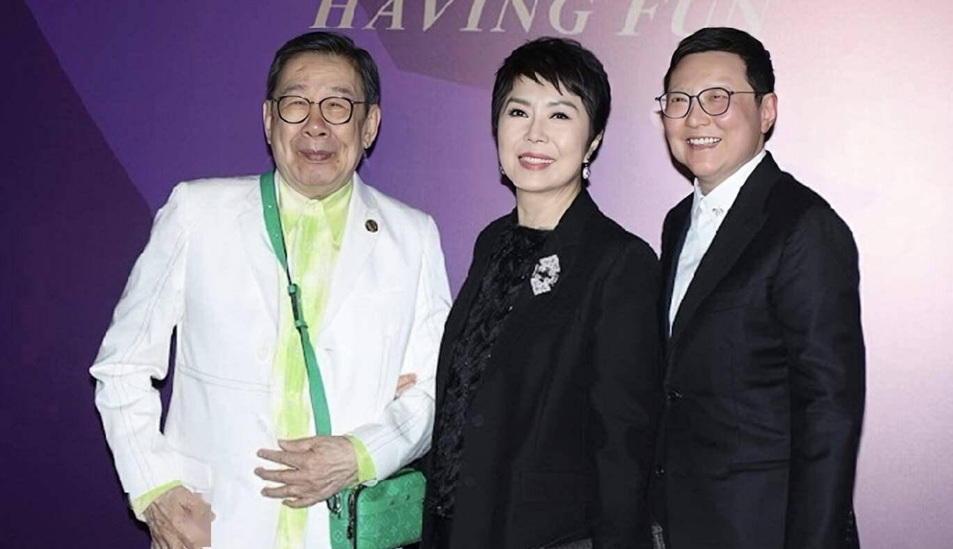 关菊英携同性爱人公开露面两人恩爱十几年感情稳定成彼此依靠