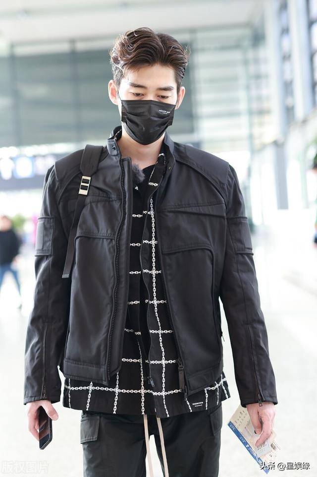 张翰现身上海机场出发录制花儿与少年老友记