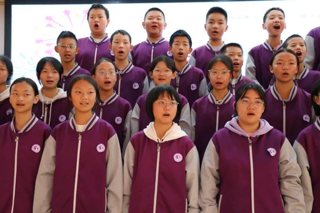 本次活动是庆祝长实中建校十周年校庆系列活动之一,初一年级各班的