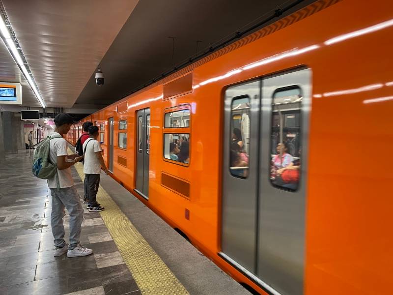 中国中车墨西哥城地铁一号线整体现代化项目nm22型胶轮地铁上线运营