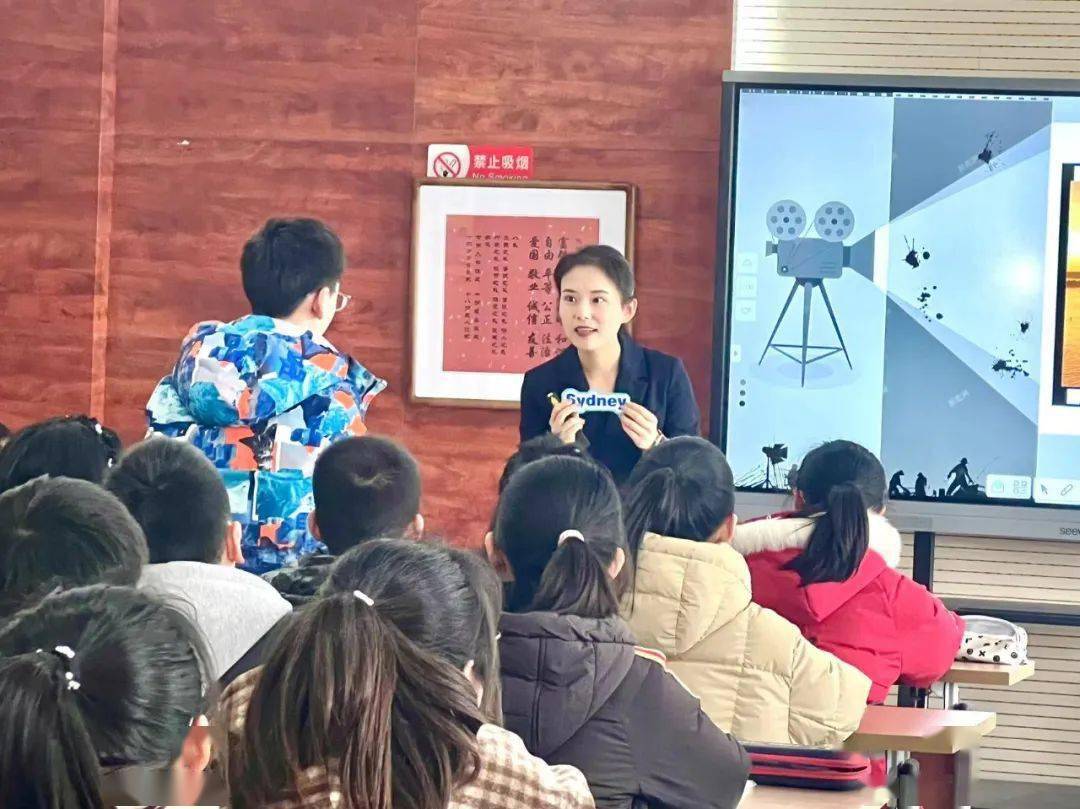 本课老师创设了较为真实的情境,将课文分为两大板块,接着逐渐展开学习