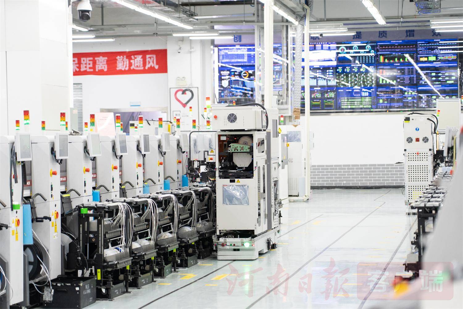 2021年河南郑州遭受暴雨,工业富联代表富士康科技集团捐款一亿元,用于