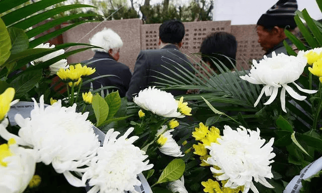 三人不扫墓去了家难顺清明时节这三种人千万别去扫墓可别不信