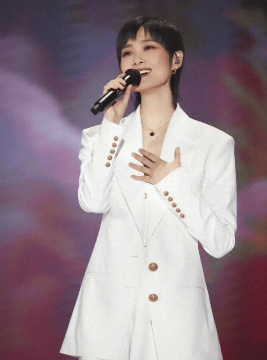 至今嫁不出去的李宇春到底是形象太中性还是没人愿意娶