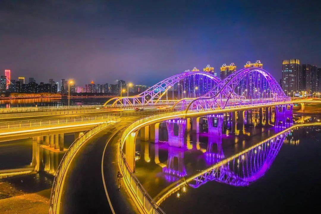 沈阳南京桥炫彩亮相