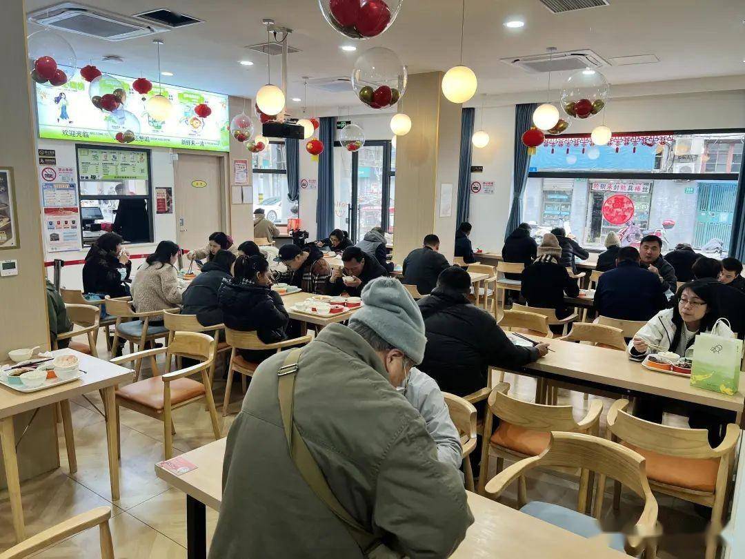 从餐食到服务,社区长者食堂守护老年人"舌尖上的幸福"