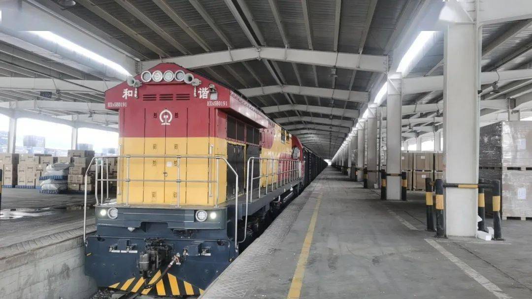 接下来乌东站干部职工仍会立足岗位守护好这趟特快货物班列为服务好