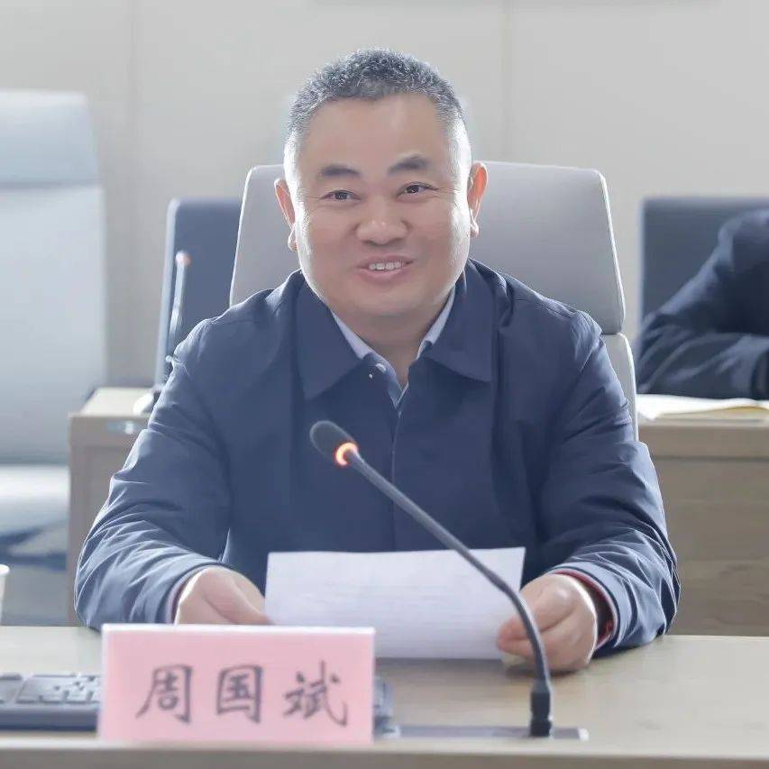 郑占军及民二庭庭长曹静静,副庭长郭东苗同前来参加活动的各位代表