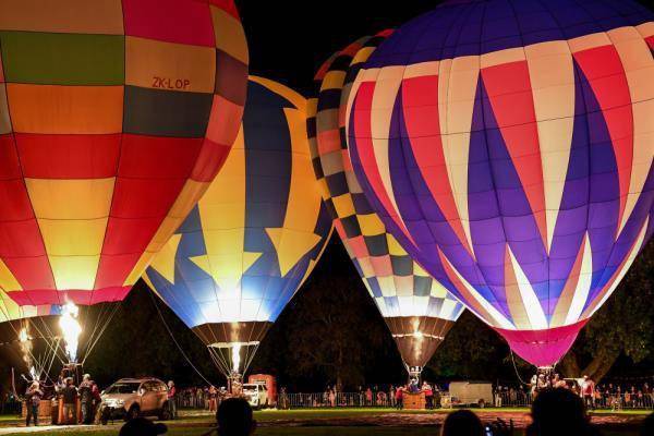 新西兰热气球发光秀