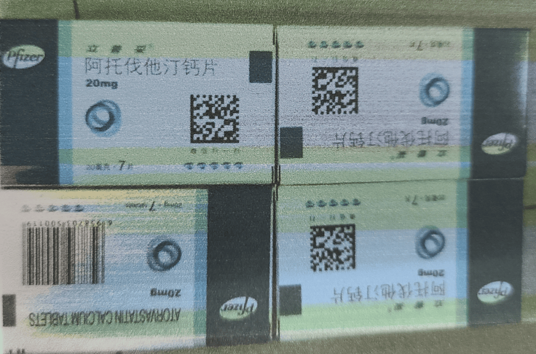 小区等地,通过发放收药小卡片的形式结识老年人,后提供收购药品价格单