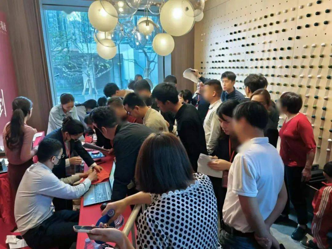 首开大卖26亿莆田市区红盘抢房大战现场火爆