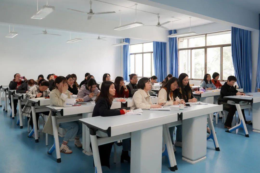 复习的研究及备考经验,专家张荣祥给我们进行了二轮复习的相关指导