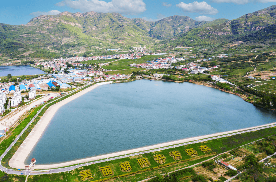 一城山水半城湖 宜业宜居两相好