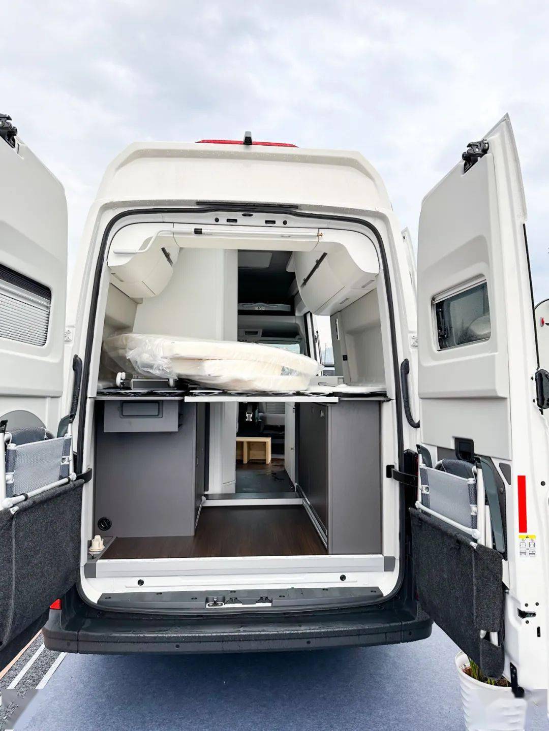 纯正欧洲进口房车尔湾大众大加州后置横床布局全时四驱配置丰富