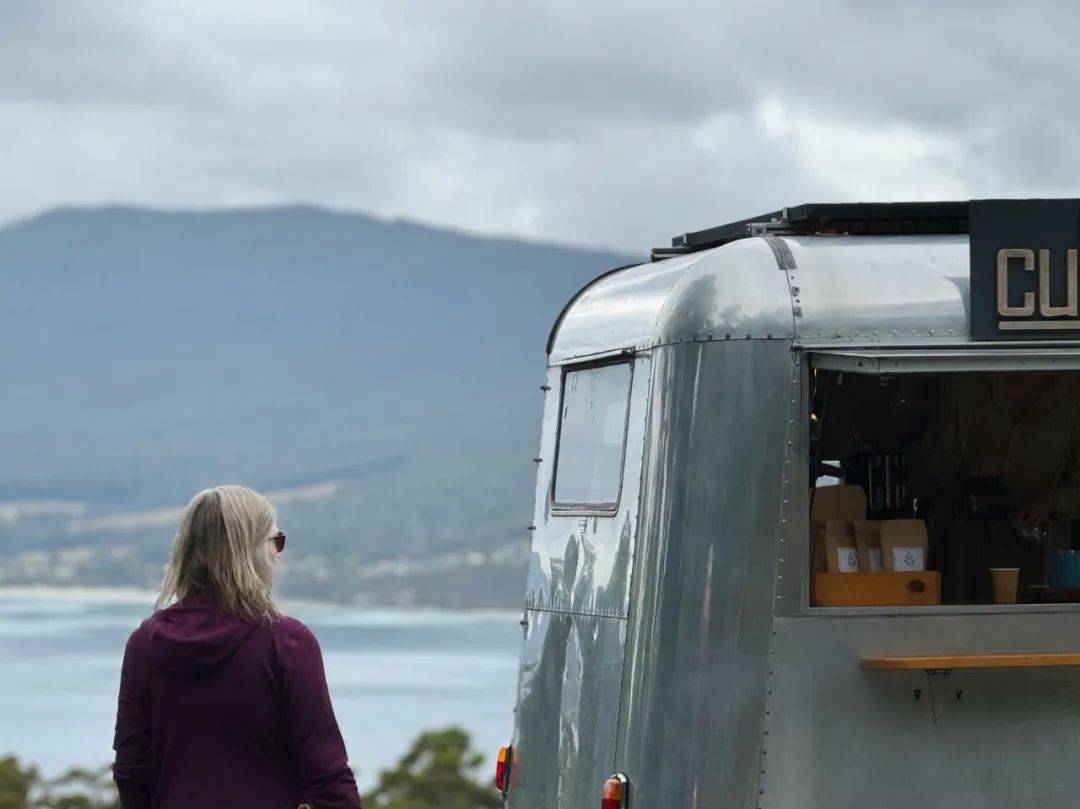 一家被lonelyplanet推荐的咖啡店可以看到世界尽头的无敌海景