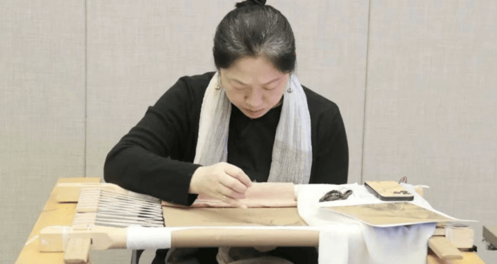 浙江省非物质文化遗产馆馆长郭艺主持