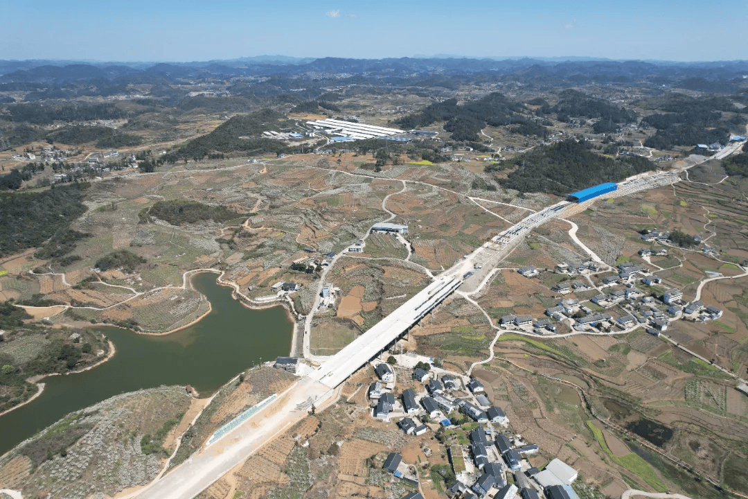 爽爽贵阳繁花似锦修文县折溪村3000余亩金秋梨步入花季