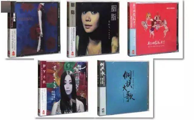 至2014年专辑《萨岁之歌》,经历了三年侗族地区采风,主唱吴虹飞首度与