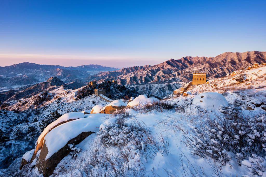 长城:东穷碧海群山立,西带黄河落日明