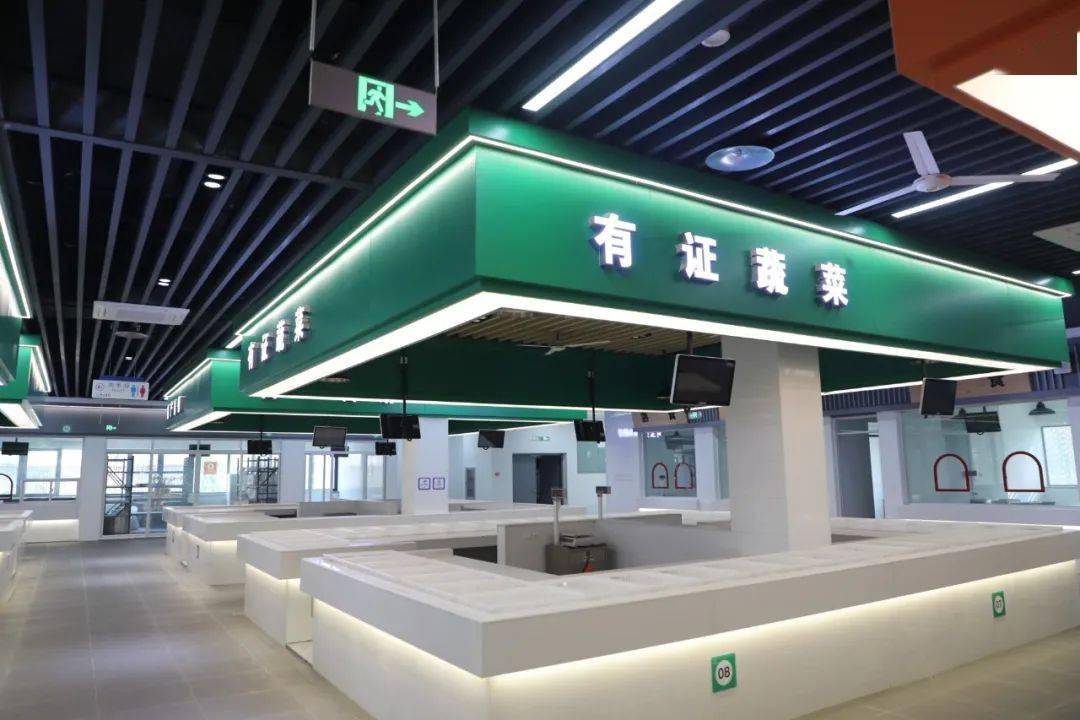 自产自销 就是很常见的叫法了中央空调结合吊扇,夏天也不热蔬菜摊位